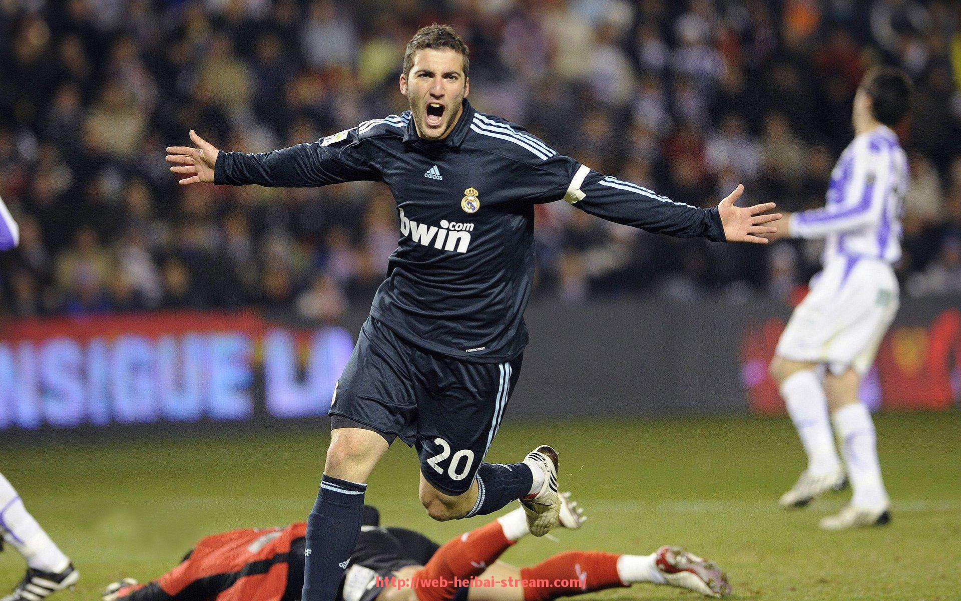 黑白体育直播-中超联赛十佳进球精选与球员精彩瞬间点评